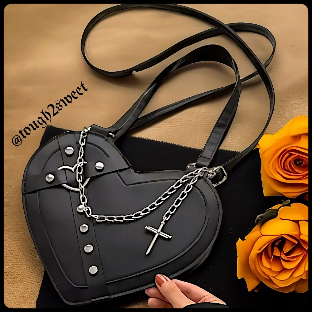🆕GOTHIC PUNK STEAMPUNK HEART CROSSBODY BAG/ RIVET STUDS, CROSS CHAIN & STRAP